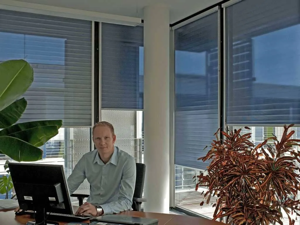 Blend- und Sonnenschutzrollos im Büro